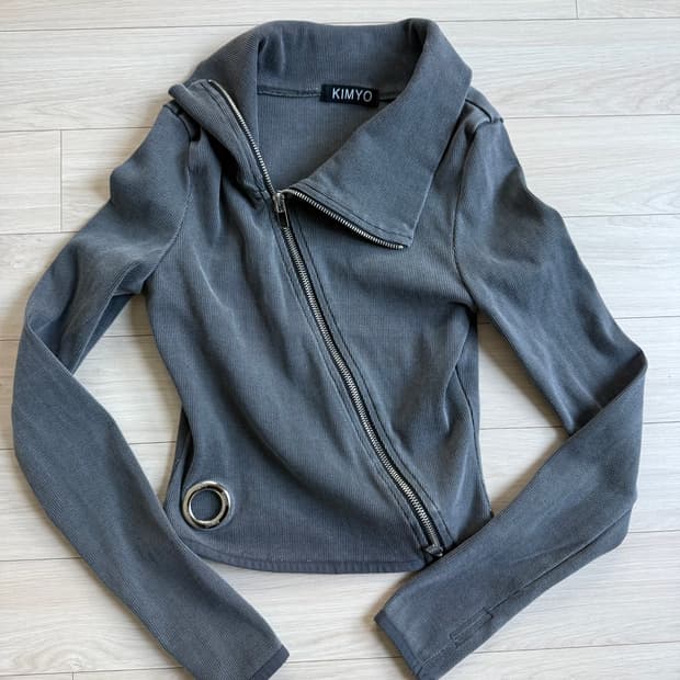 Kimyō (키묘) Unbal Full Zip Top - 더현대 팝업 구