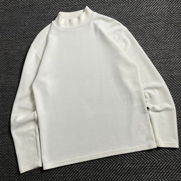 피앤콤마 머슬핏 미니멀 니트y 4070