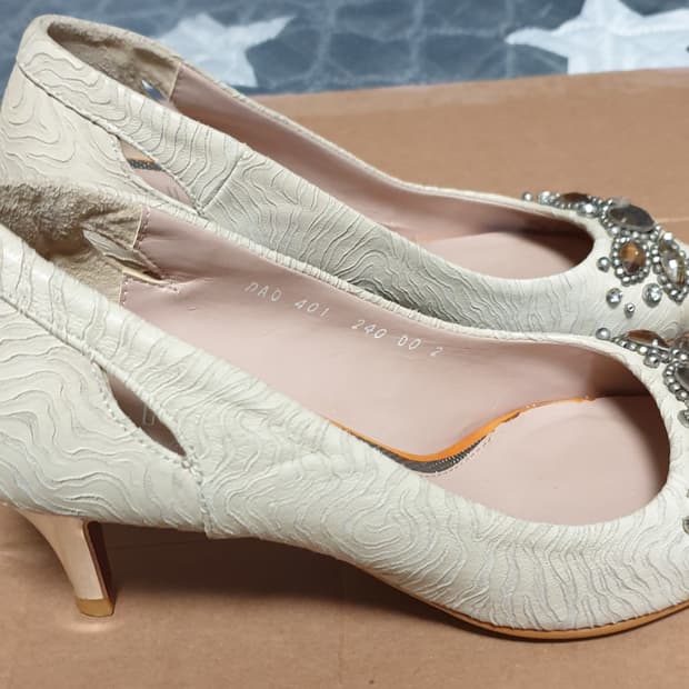 닥스 프라이빗 컬렉션 토파즈큐빅 무아레패턴 하이힐 (240) 굽7cm