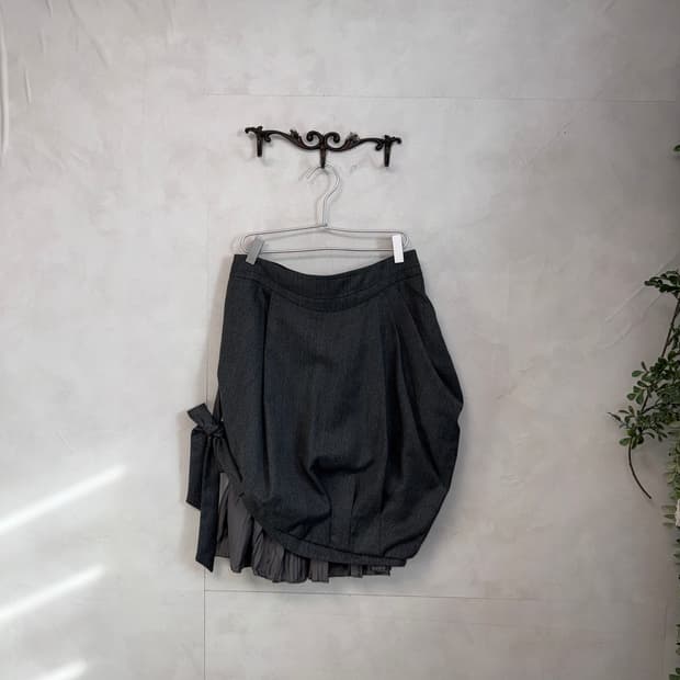 Gray unbalanced ribbon pleats balloon sk