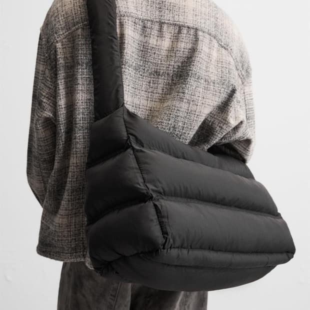 자라 패디드 크로스 백