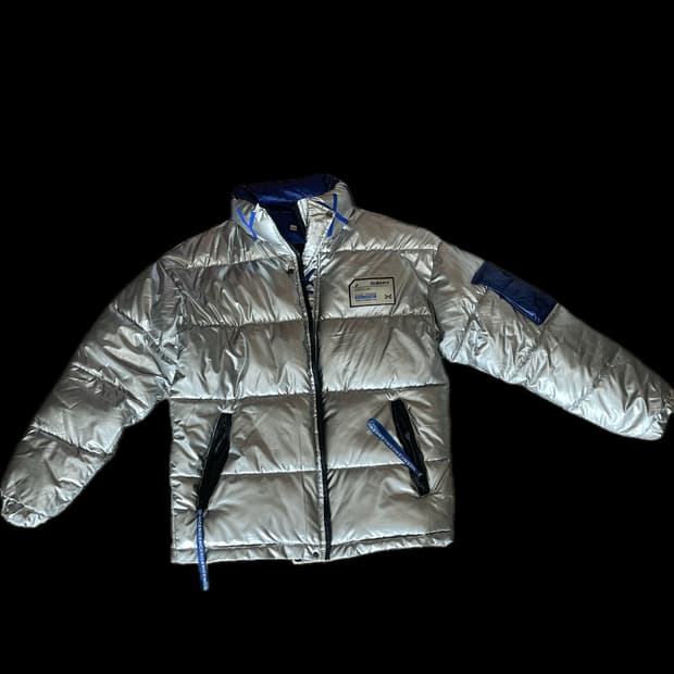 글로시 실버 디테일 푸퍼 자켓