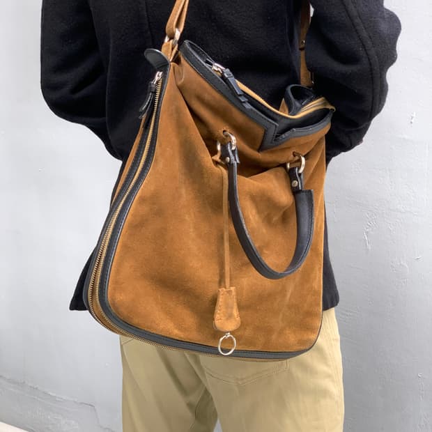 오프닝 세레모니 스웨이드 크로스백