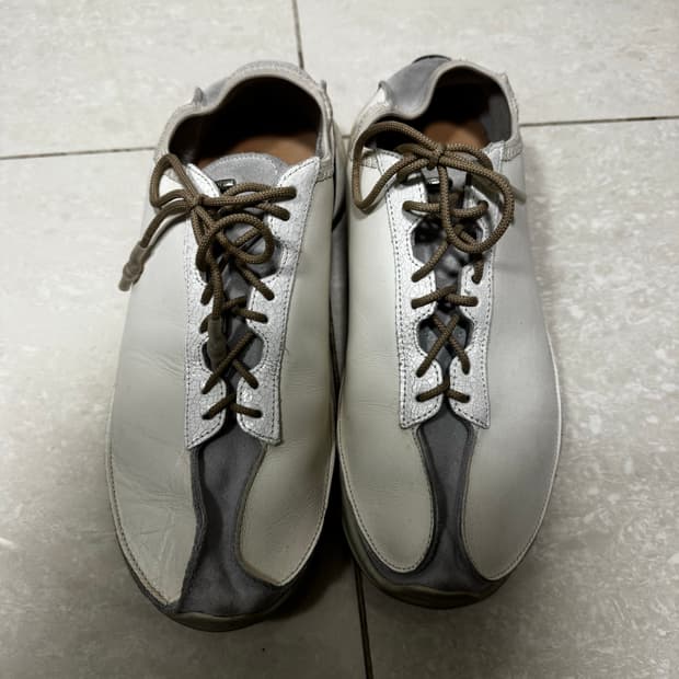 아워레가시 클로브 화이트/회색 가죽 운동화 41