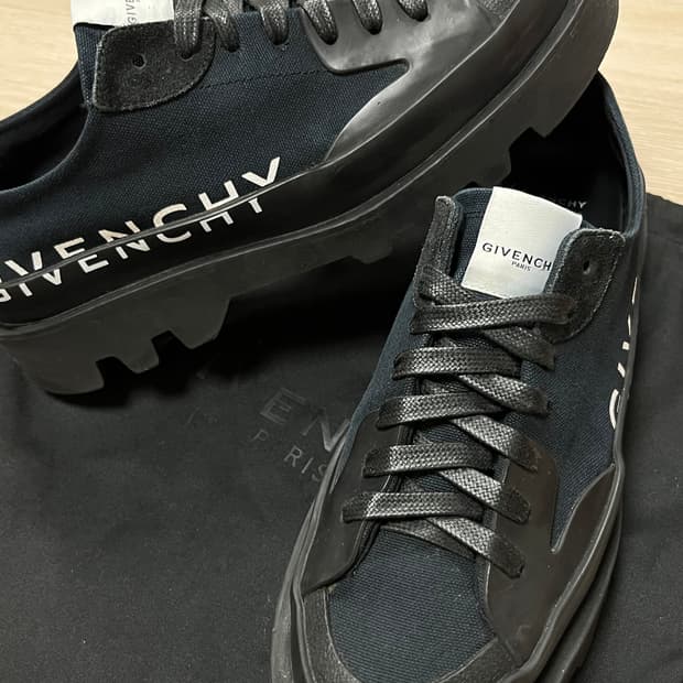 (희귀매물☀️) 지방시 클래펌 로고 캔버스 스니커즈 블랙