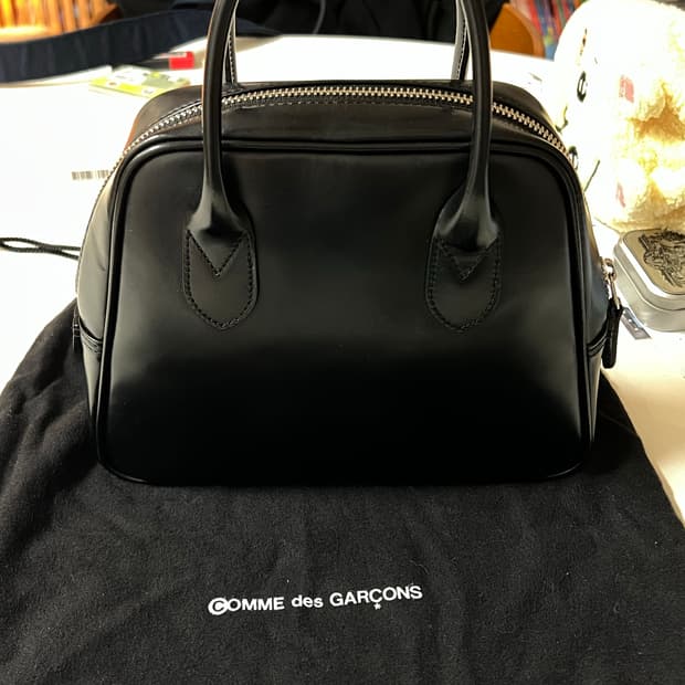 꼼데가르송 아오야마백 라운드 2호