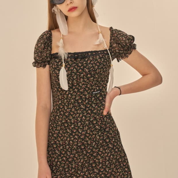 오드원아웃 스퀘어드넥 미니 원피스 s사이즈