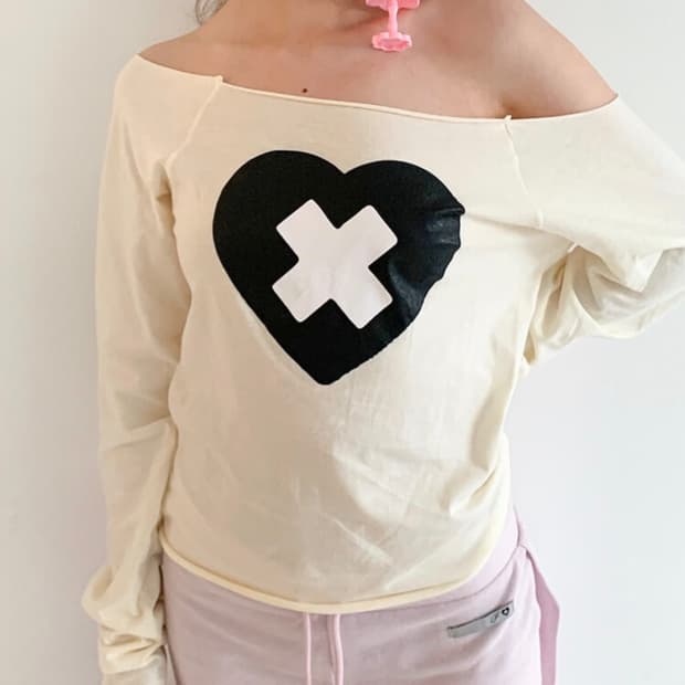 샵페어리 크로스 하트 티셔츠 크림