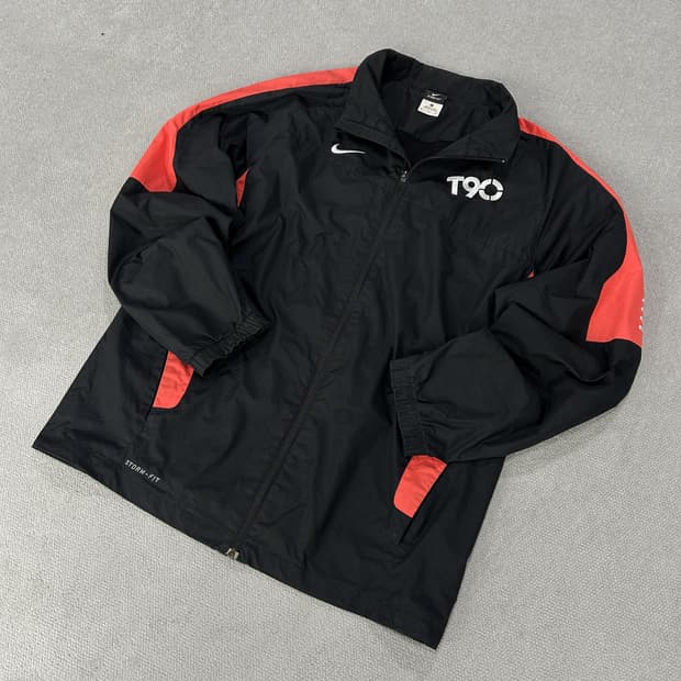 나이키 T90 바람막이 블랙/레드 XL