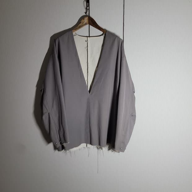 이슈띵스 카라리스 풀오버