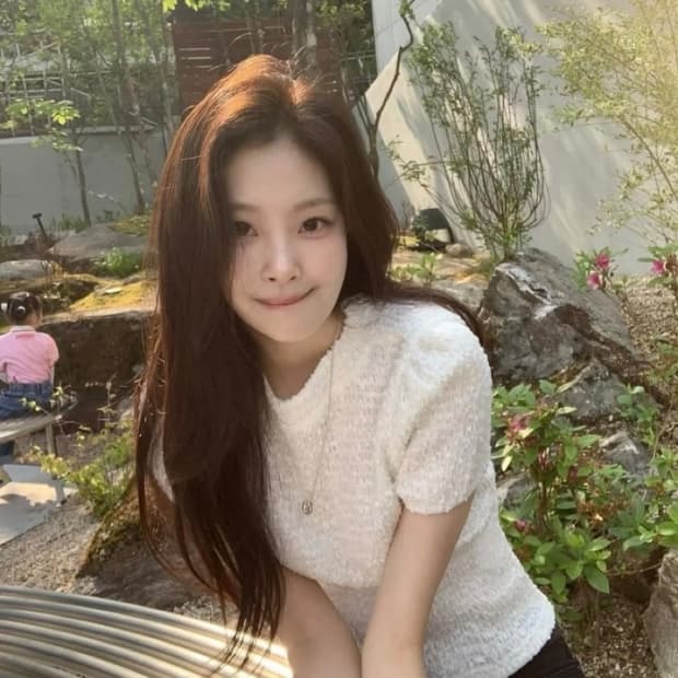 [배우 최희진 착용] 아옵트 SMOCKED PUFF SLEEVE TOP