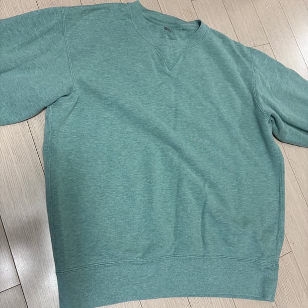 유니클로 맨투맨 하자없고 상태괜찮아요