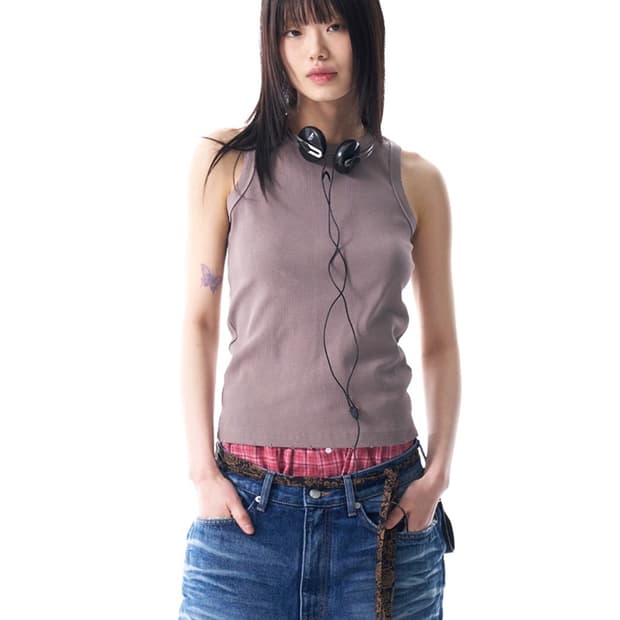 아캄 슬리브리스 Distressed Logo Sleeveless