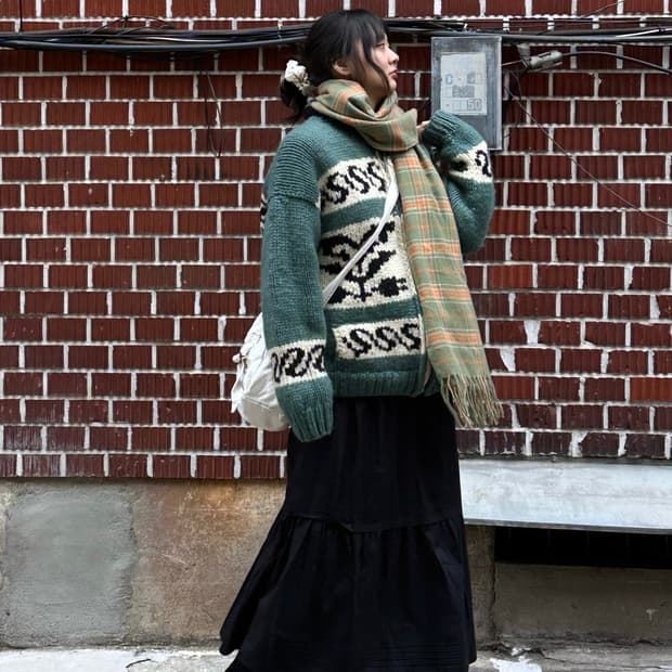 카나타 코위찬 니트 얼스뮤직 폼폼니트 레이어드 코디세트