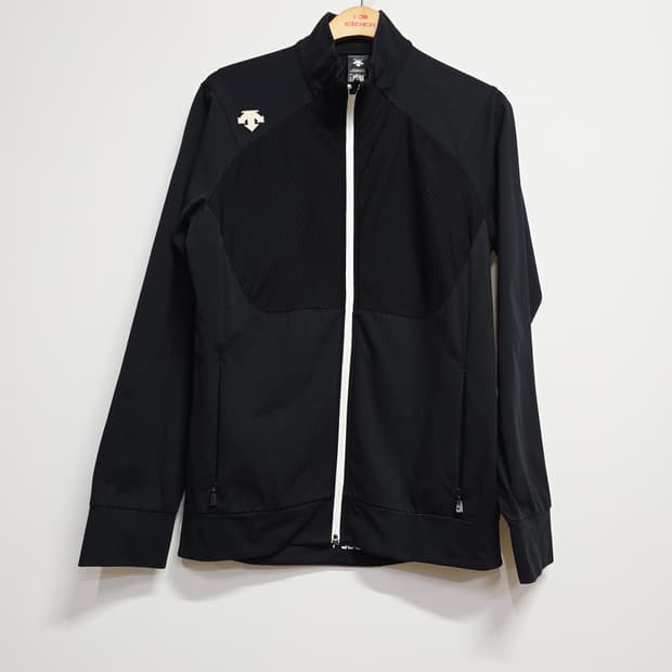 데상트 블랙 메쉬 트랙 자켓100