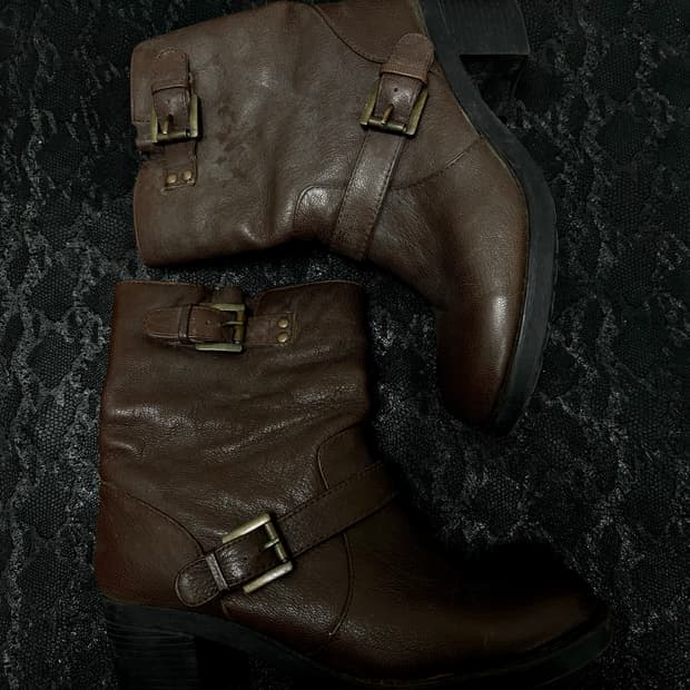 “ELCANTO” Y2K Buckle Detail leathet Boot
