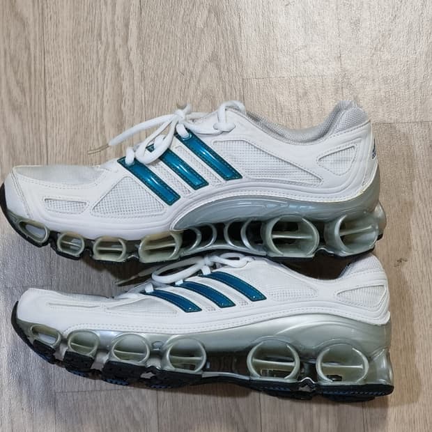 Adidas – Bounce Running Shoes 