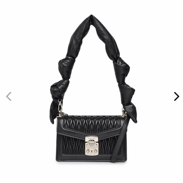 미우미우 컨피덴셜 마테라쎄 패딩 스트랩