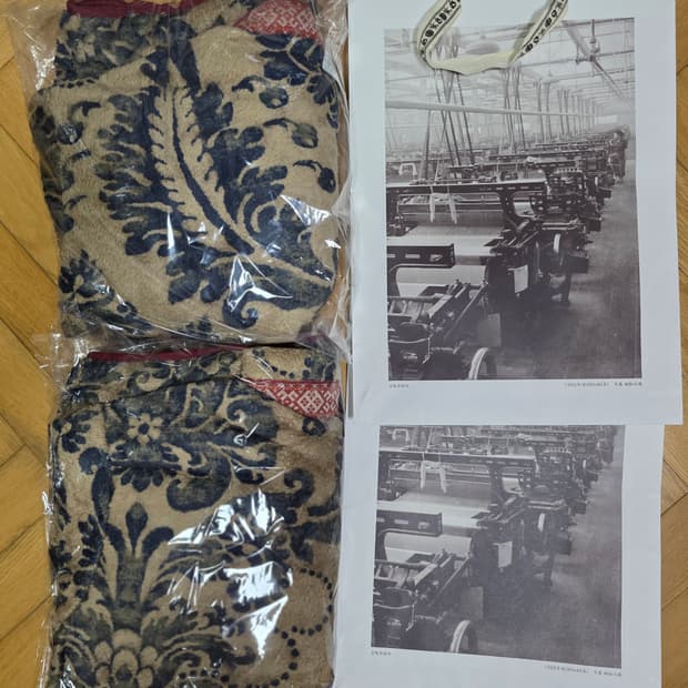 캐피탈 다마스크 패턴 후리스 판매합니다