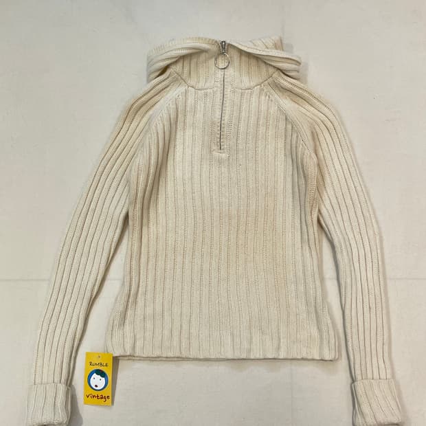 질스튜어트 하프집업 후드니트