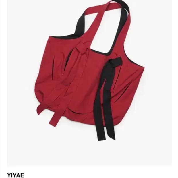 Yiyae 와인/블랙 리버시블 도트백