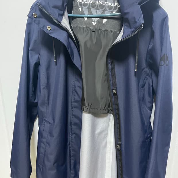 무스너클 바람막이