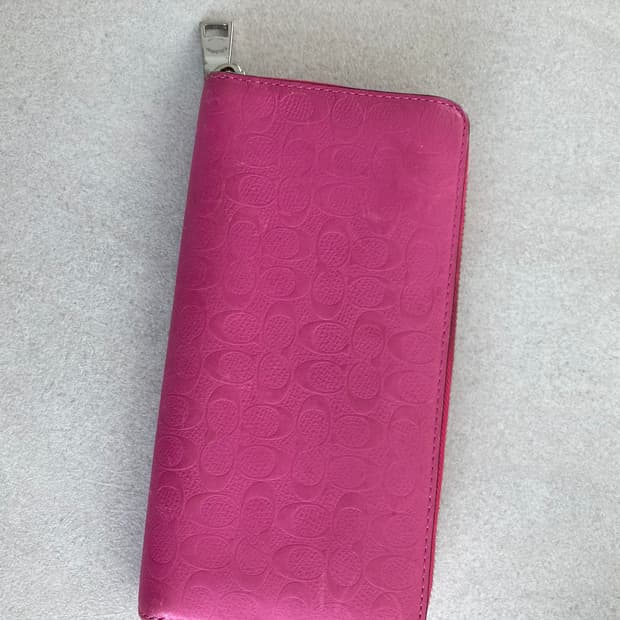 코치 핫핑크 장지갑