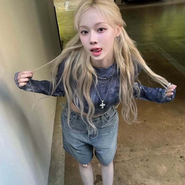 네스티팬시클럽 데님 시스루 워싱 카울 후드 (윈터 착용)