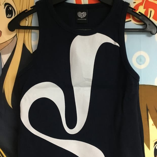 러브이즈트루 CURVED L TOP 슬리브리스 나시