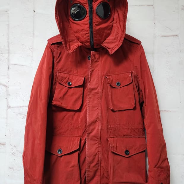 CP컴퍼니 고글 후드 패딩자켓