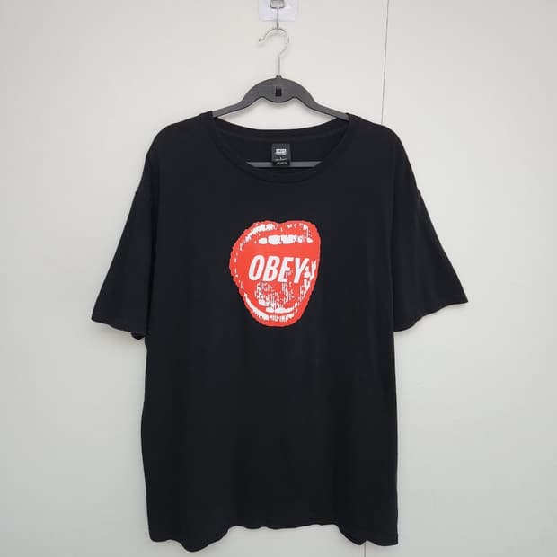 [OBEY 오베이] 100 남 립스틱로고 반팔 티셔츠