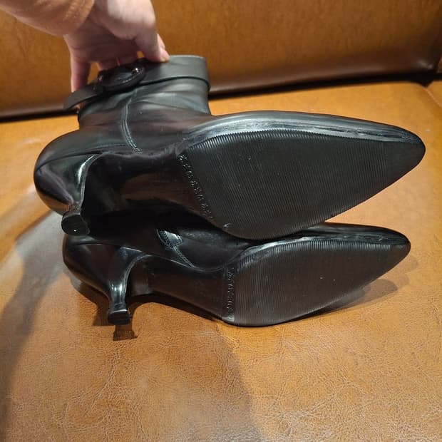 페라가모 블랙앵글부츠(밑창,굽 수선완료)