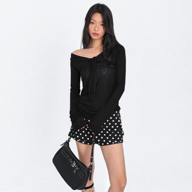 오운서 마리나 오프숄더 블랙 (에스파 윈터 착용)