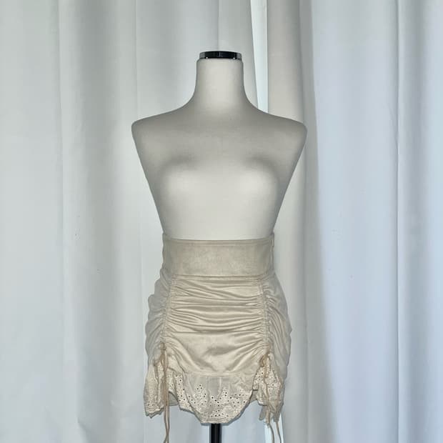 드라이로즈 스웨이드 윙클 레이스 스커트