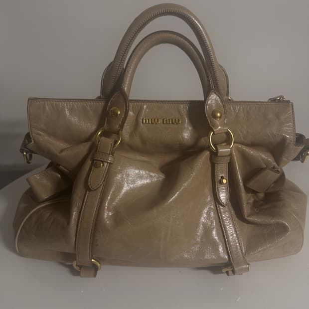 미우미우 사첼백