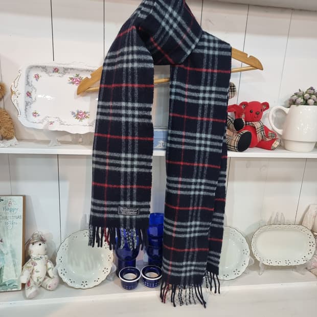 버버리(Burberry) 네이비 체크 머플러