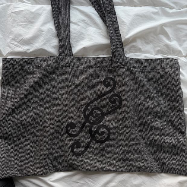 YIN AND YANG IN HARMONY 가방