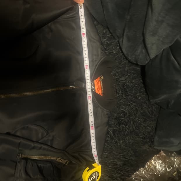 S) 발렌시아가 크롭 봄버 블랙