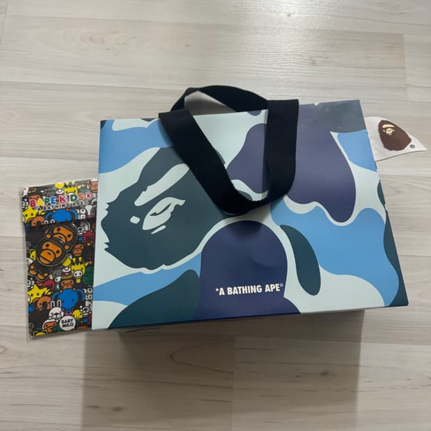 일본에서 직접 사 온 베이프 키링