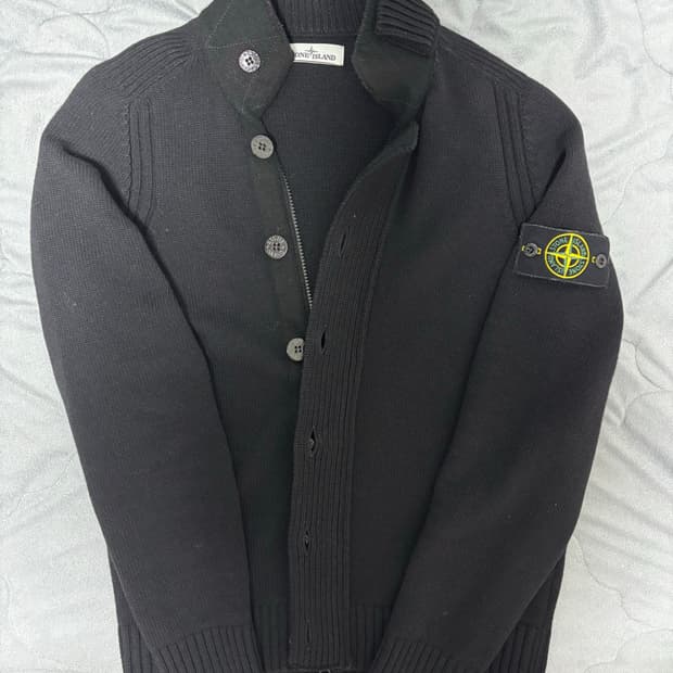 스톤아일랜드 버튼니트집업