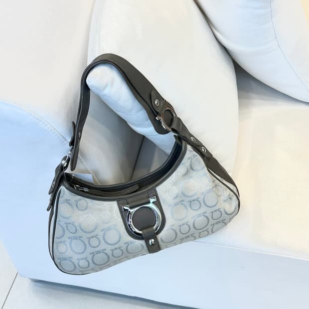 페라가모 자카드 간치니 호보백 (정품)