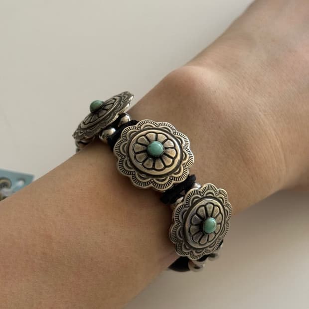 CONCHO BRACELET 콘초 팔찌