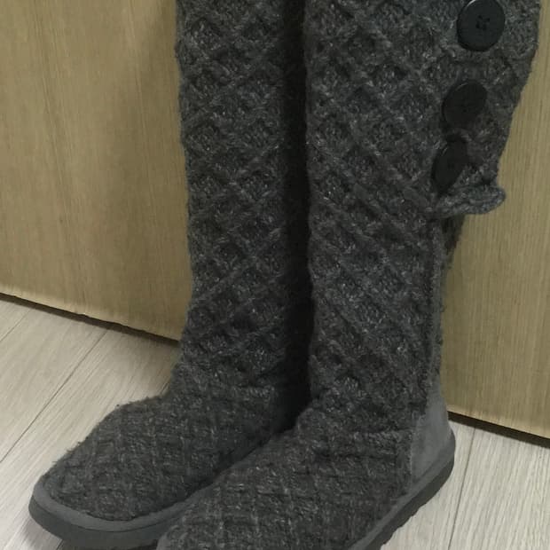 어그 카디 니트 부츠 차콜