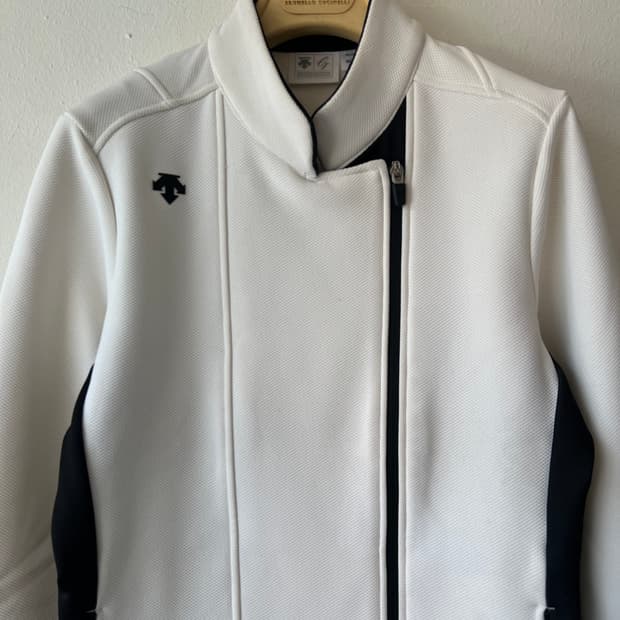 데상트 여성 아이보리 기능성점퍼 집업점퍼