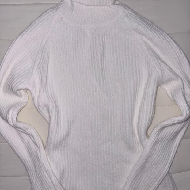 모리걸 화이트 목폴라 니트