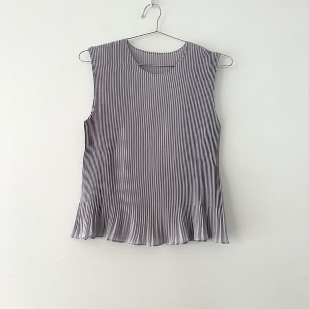 Basic simple sleeveless pleats / grey