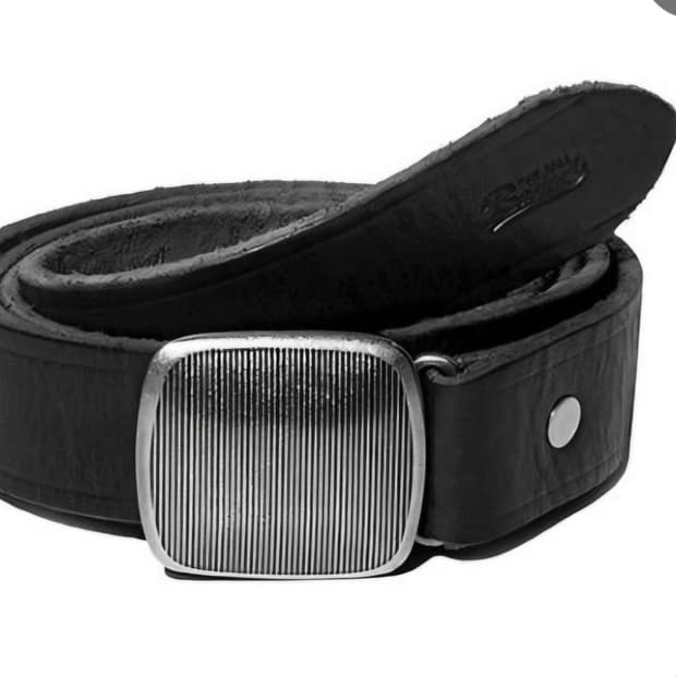 바스통 909 블랙/실버 히콕벨트 32사이즈 삽니다