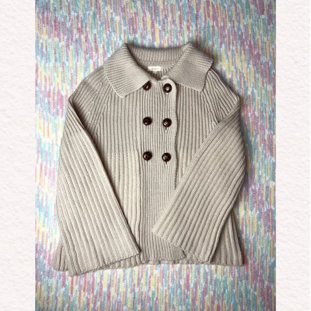 베이지 우드단추 니트 가디건