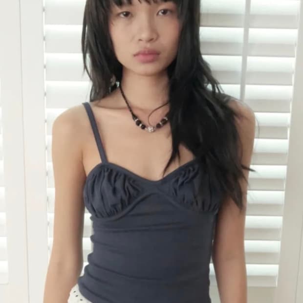 루즈슬립오버 버터 퍼프 탑 네이비 나시슬리브리스