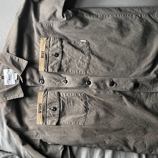 더블 탭스 셔츠